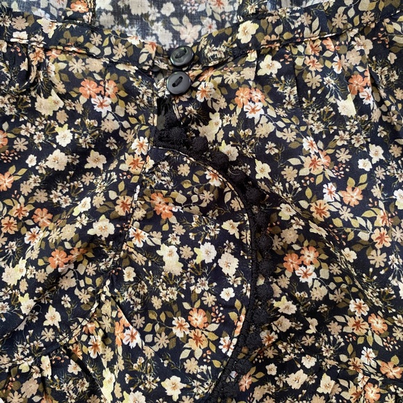 Jamie Kay Black Floral Outfit - Picture 3 of 4